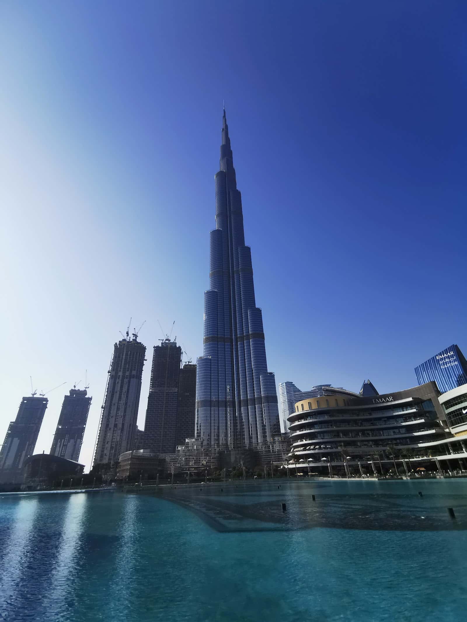 Dubai Mall Promenade - Fountain Show