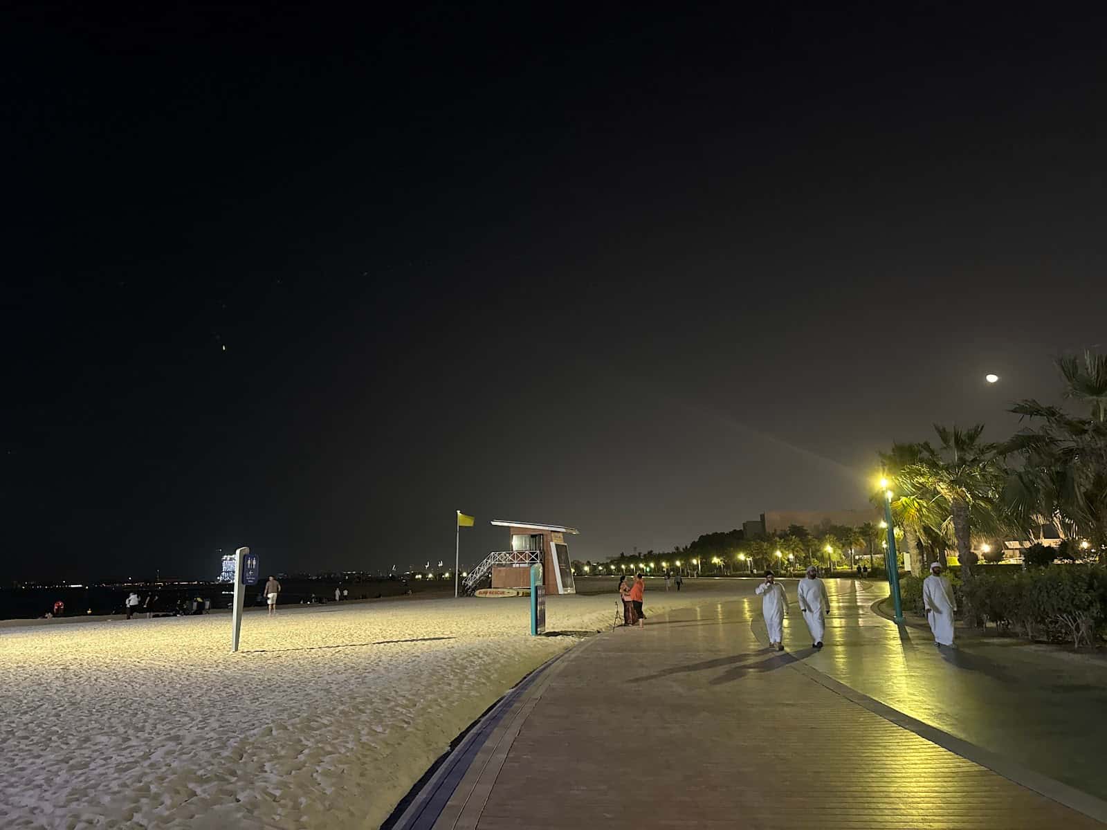 Night Beach 24/7