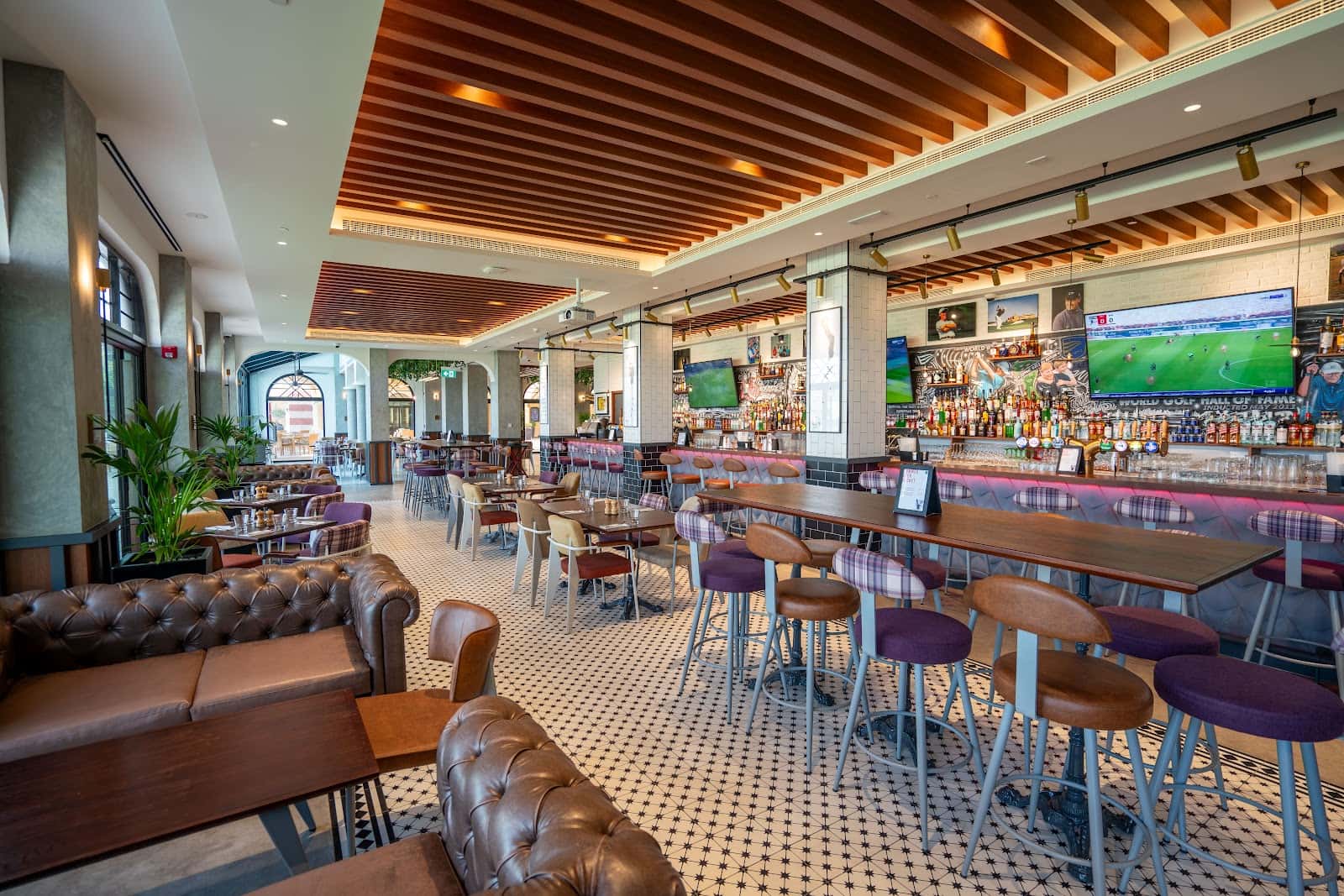 261 Restaurant & Bar