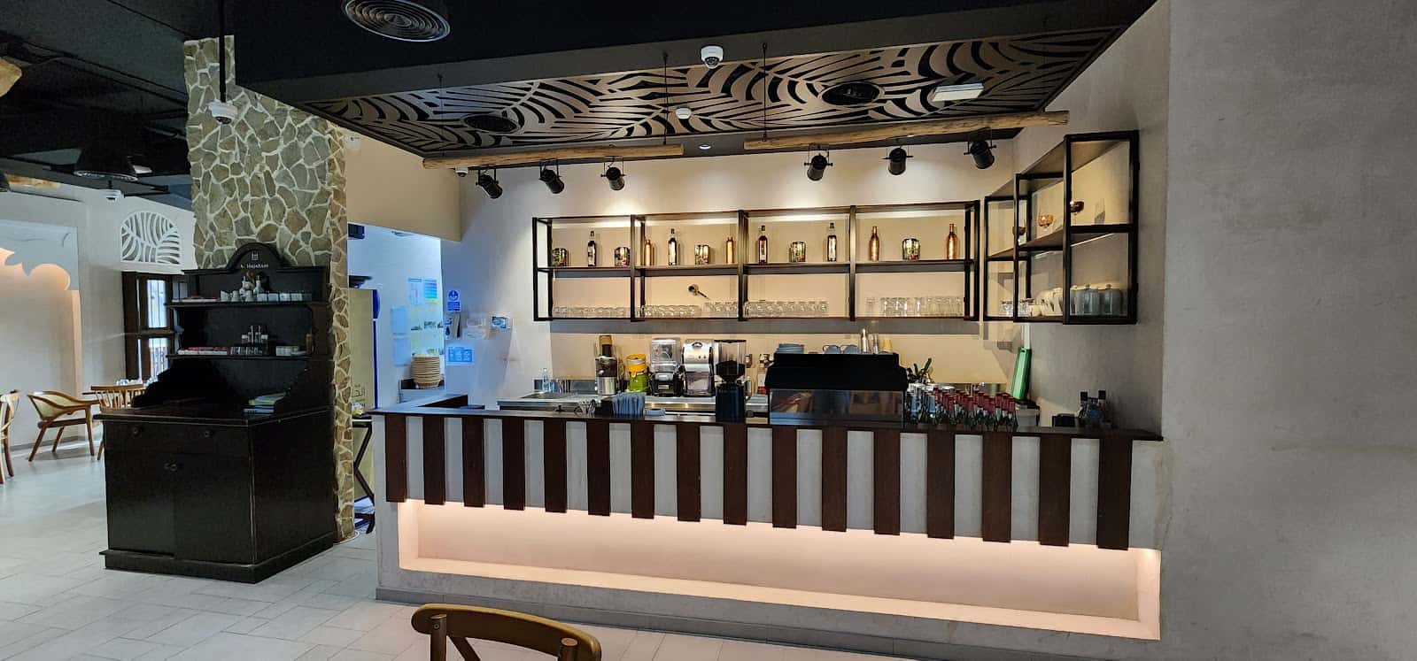 ALHAJARAIN RESTAURANT - مطعم الحجرين