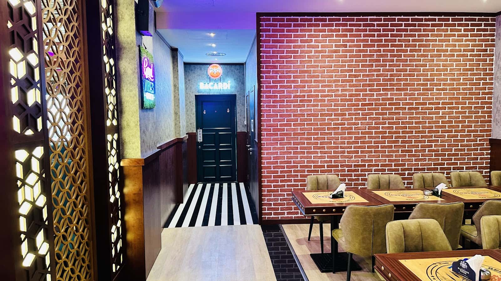 Fisherman's Hub - Donatello Hotel
