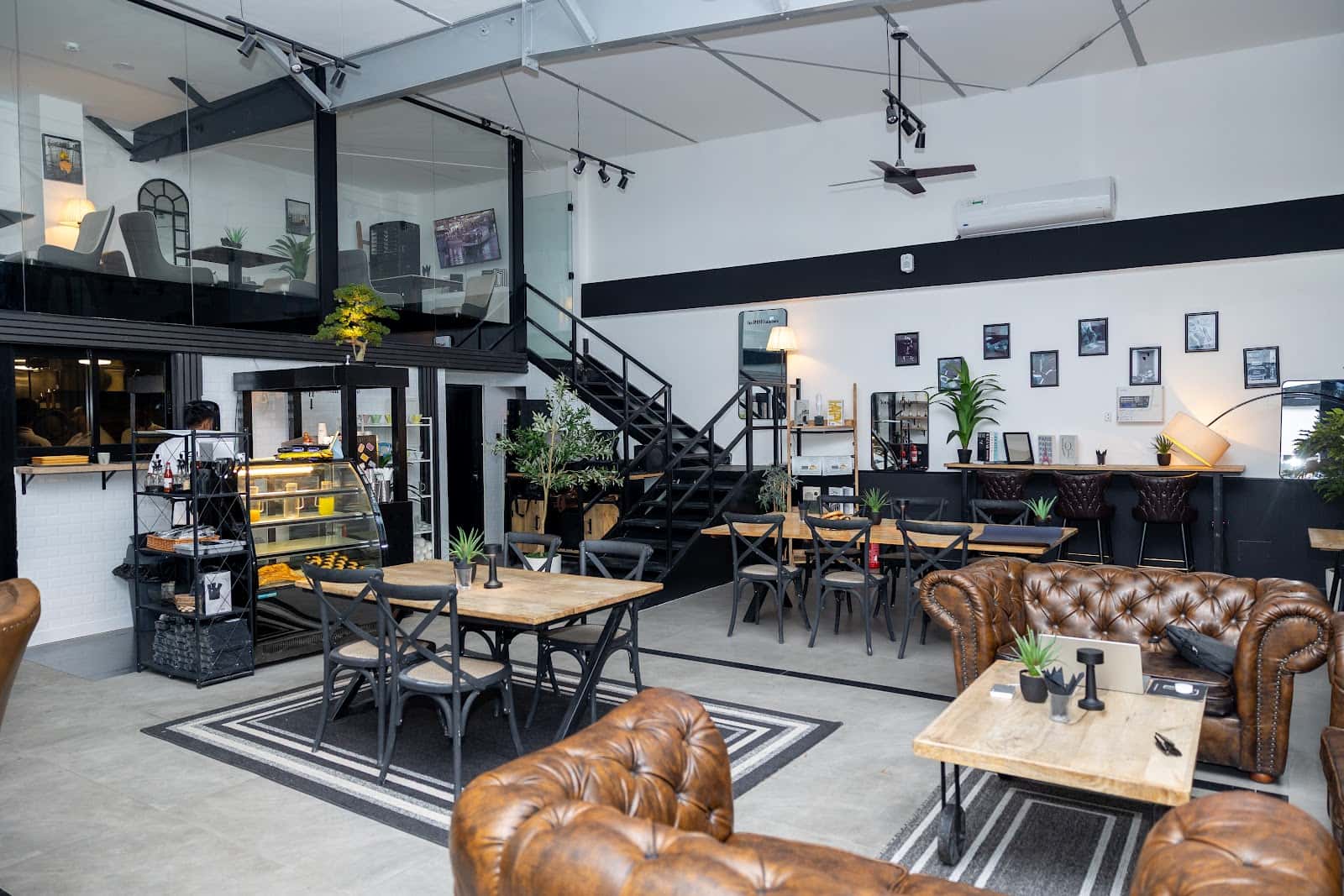 Gela Cafe & Flowers
