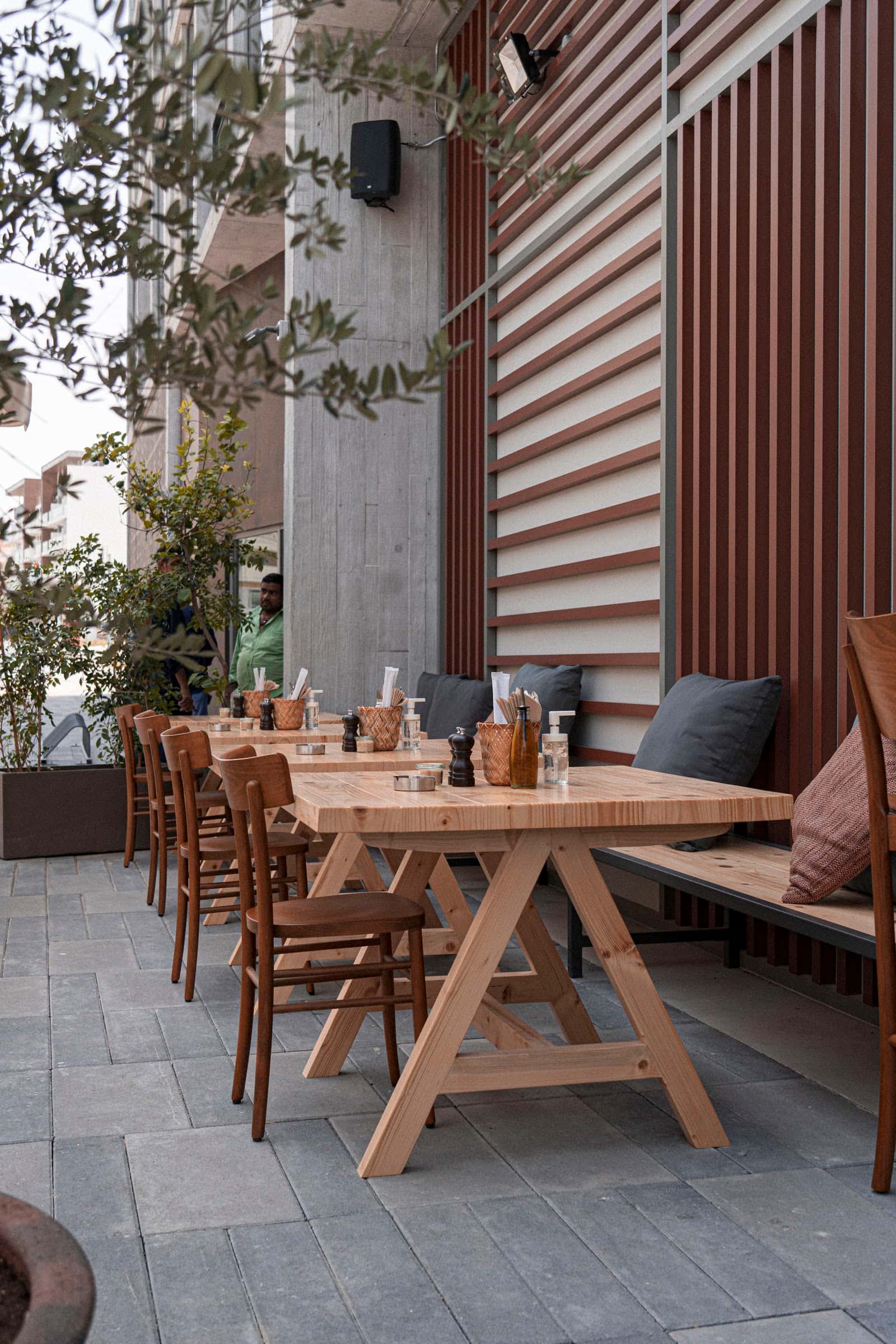 One Life Kitchen & Café (JVC)