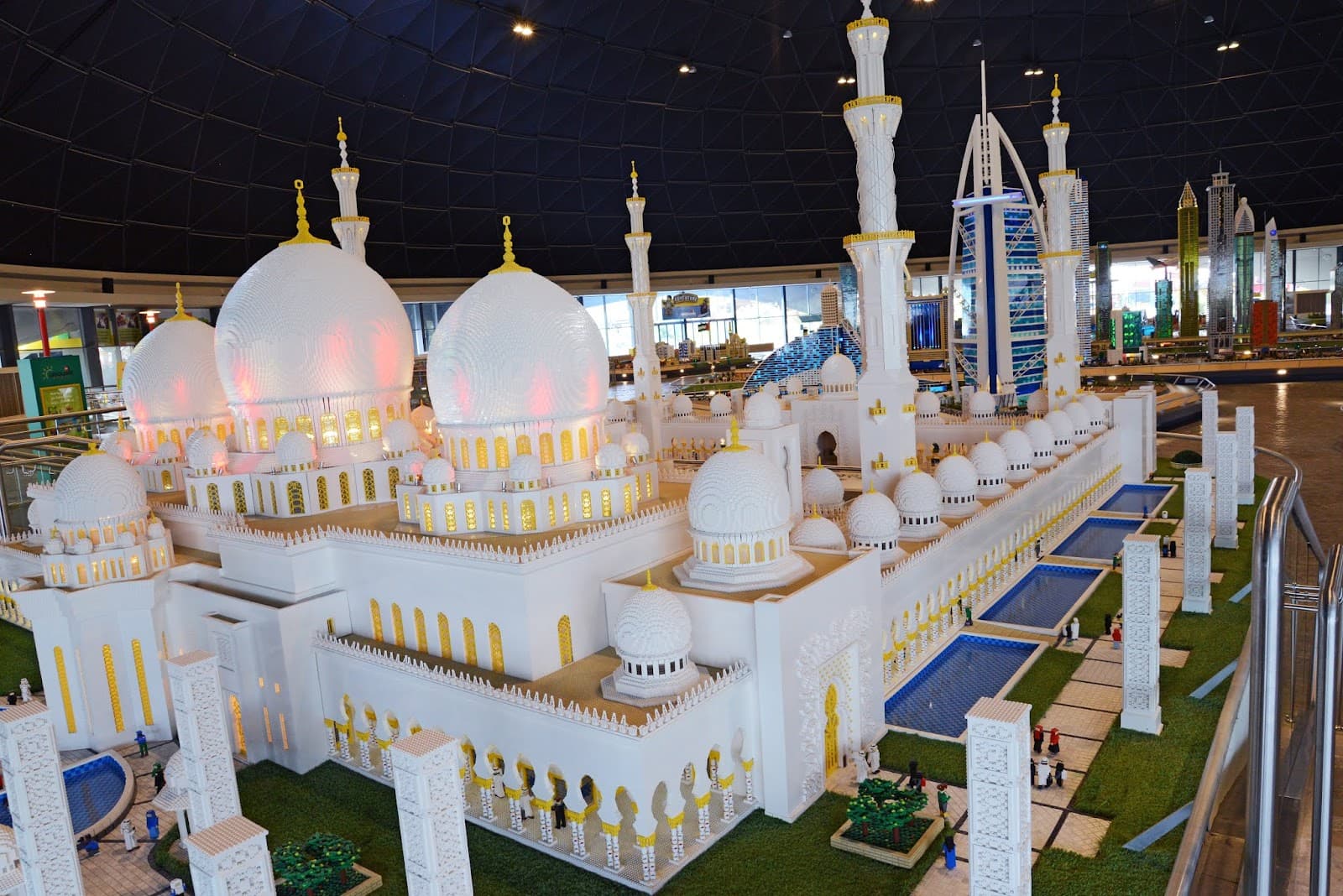 Miniland - Image 1