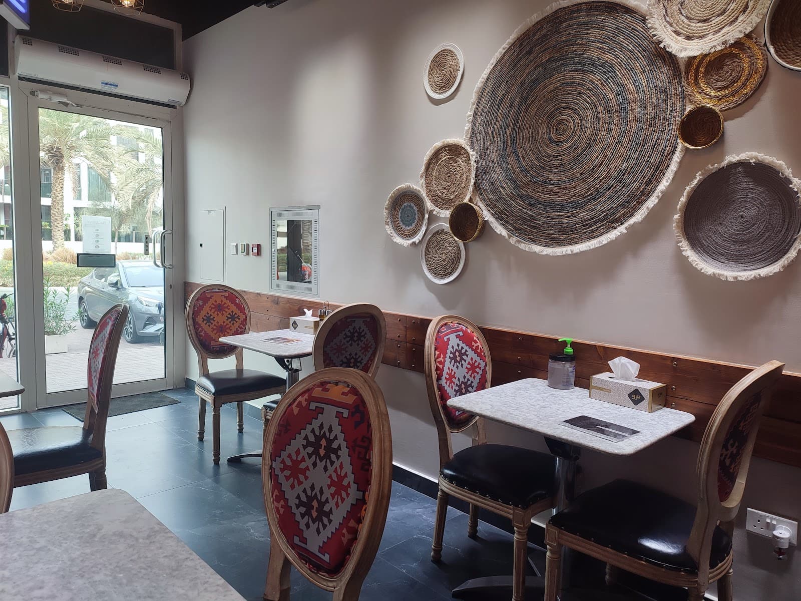 مطعم أبو الحـمُّـــــص - Abu Al Homus Restaurant - Image 1