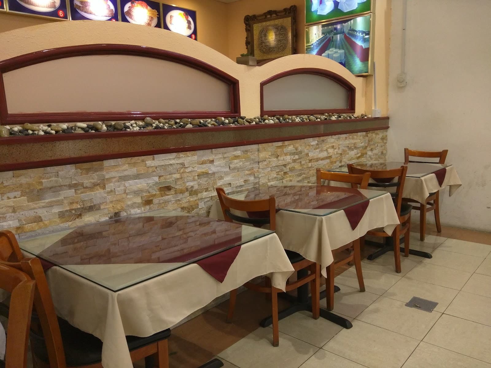 Al Farsi Restaurant - Image 1