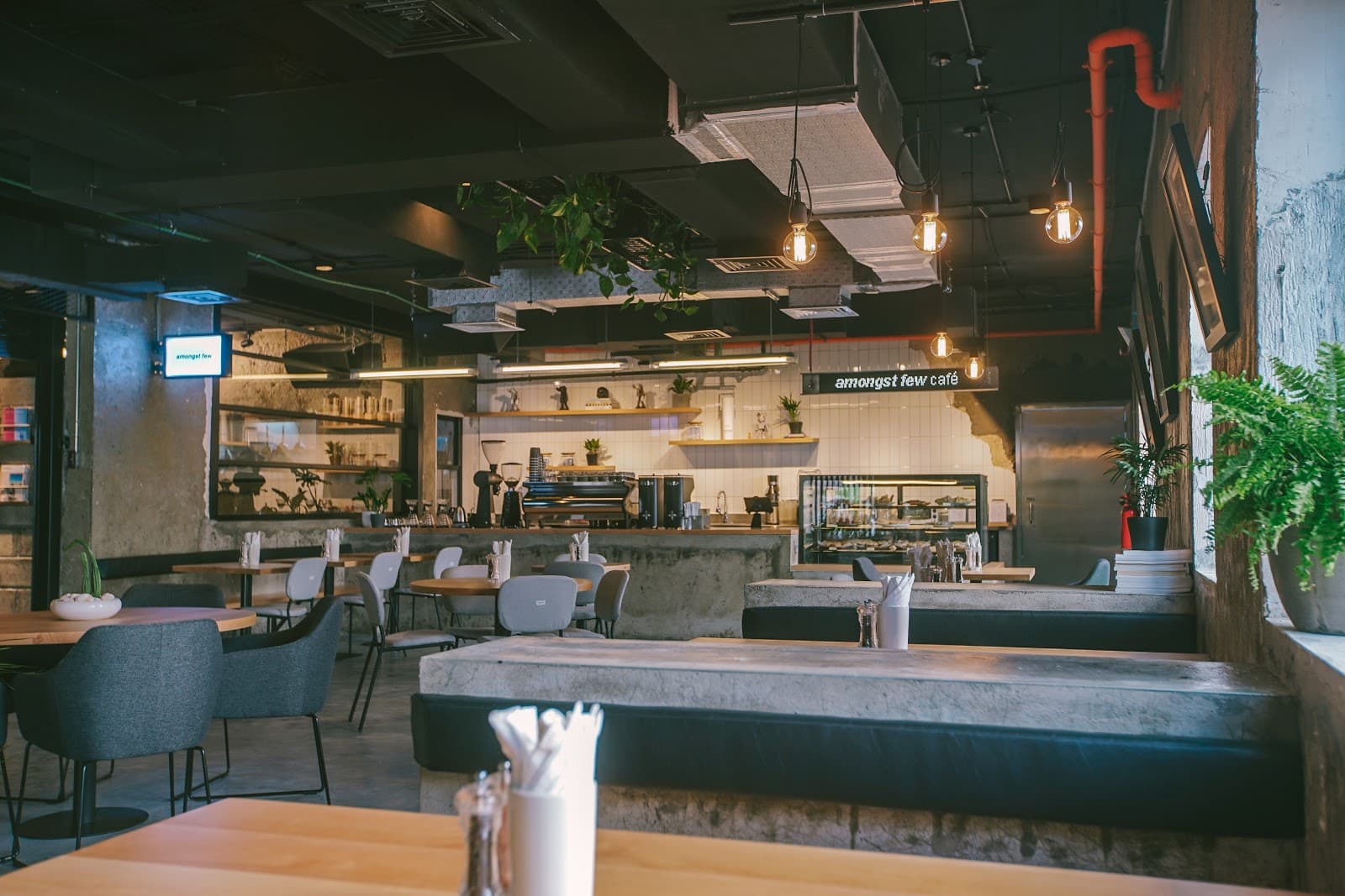 amongst few café - Image 1