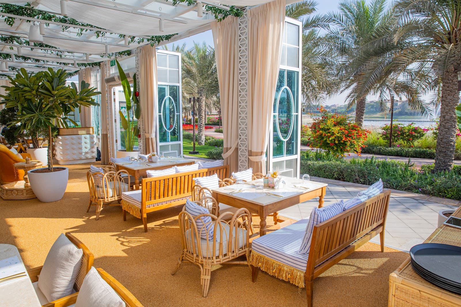 Brunch & Cake Jumeirah Islands - Image 1