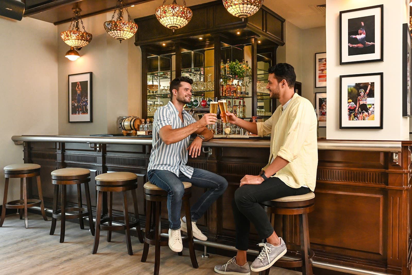 Cheers Pub - Image 1