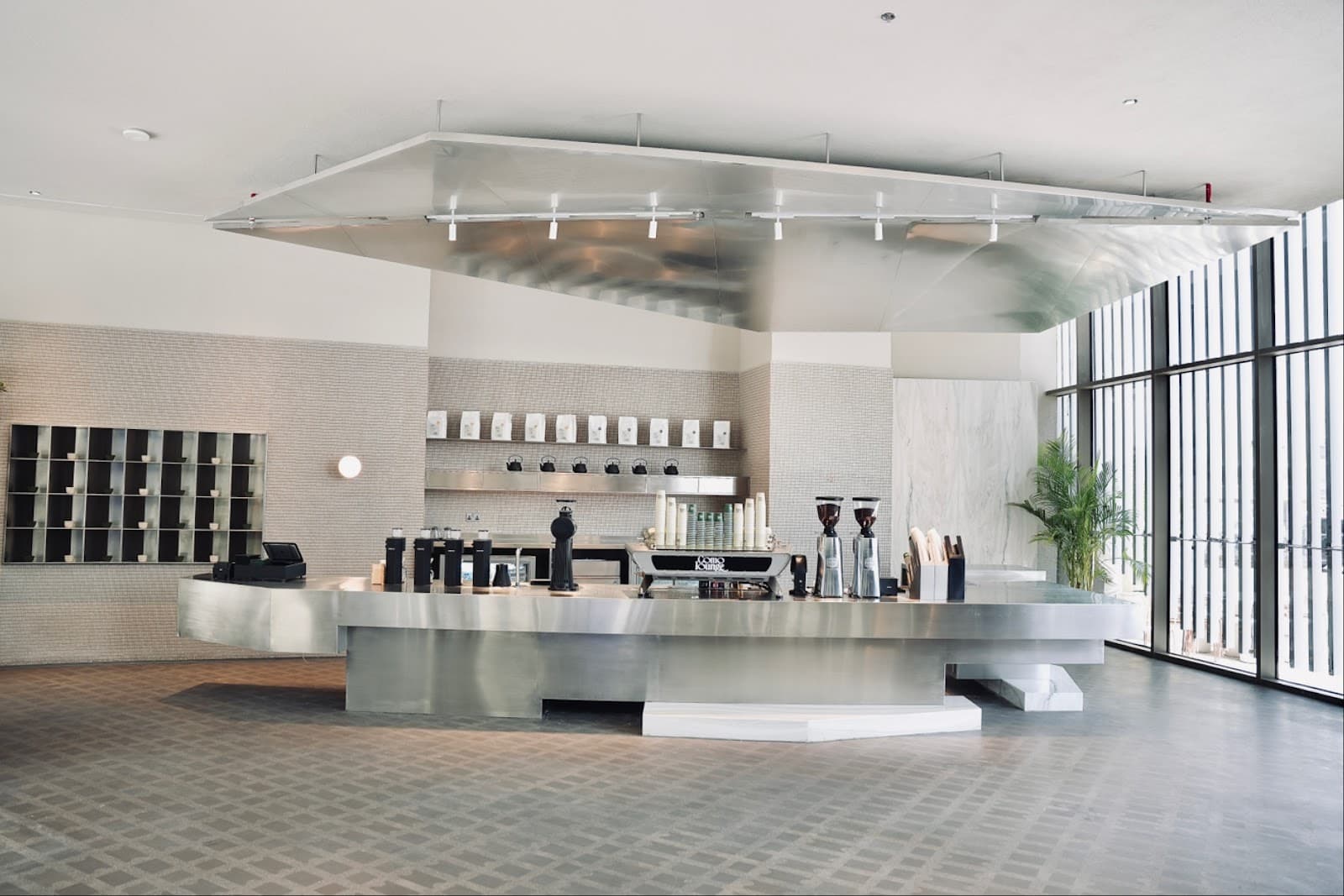 Como Lounge Dubai - Image 1