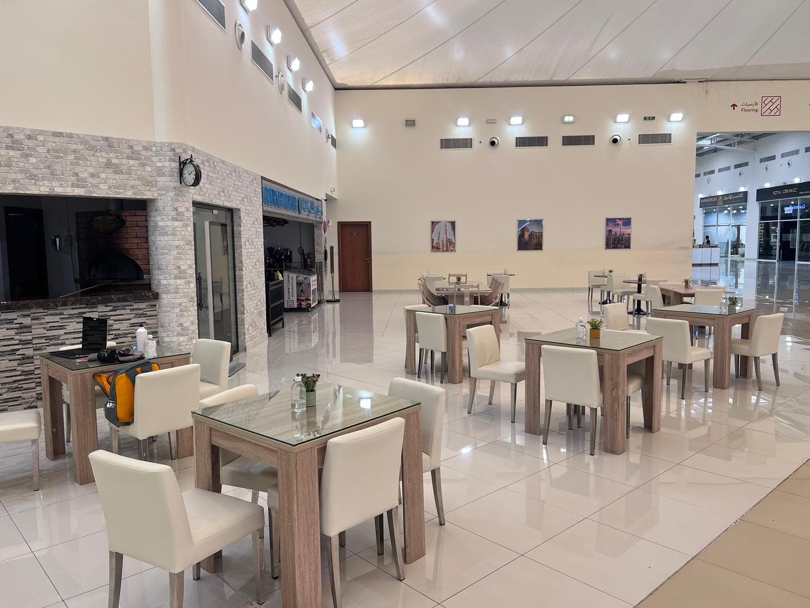 Gourmet Corner Restaurant & Cafe - Image 1
