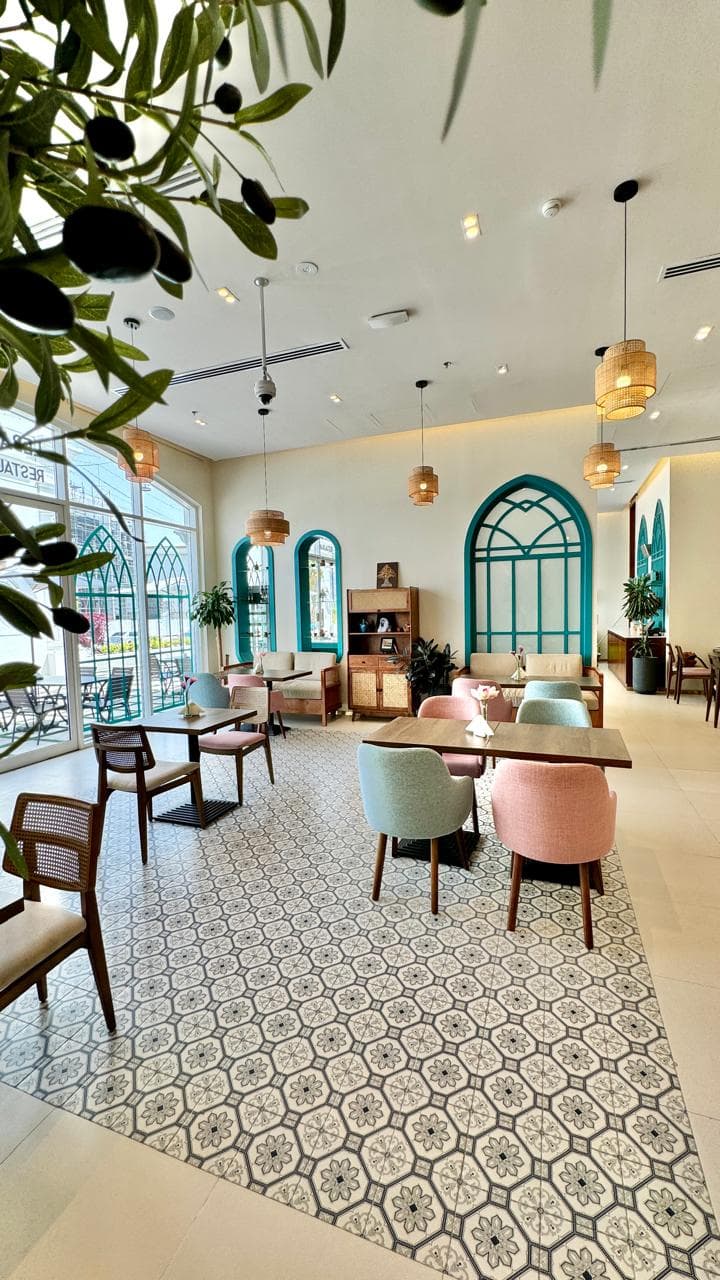 Kaaki W Nos Restaurant كعكة و نص - Image 1