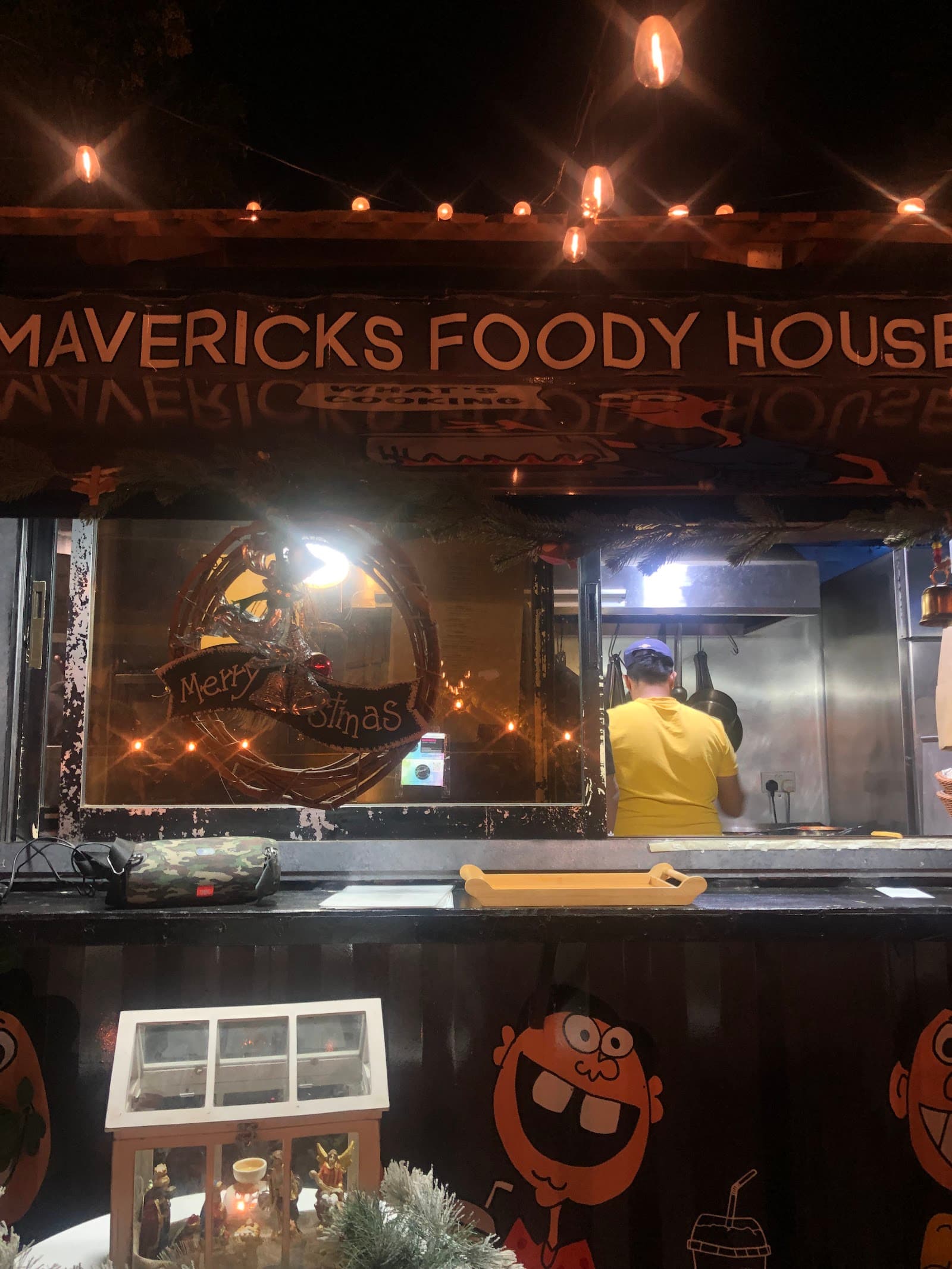 Mavericks Foody House - Food Truck - Image 1