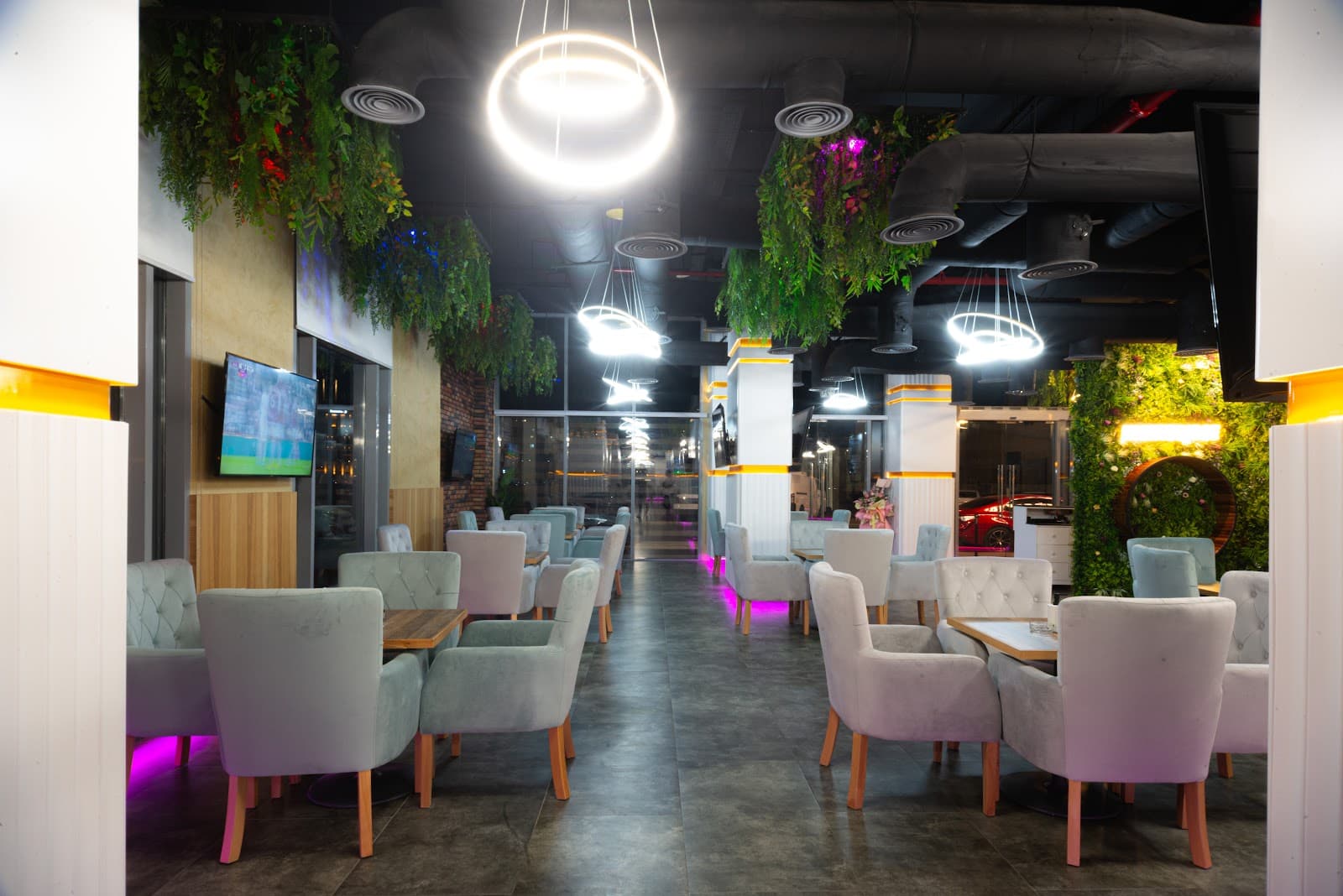 Night Bridge Cafe & Restaurant - Image 1