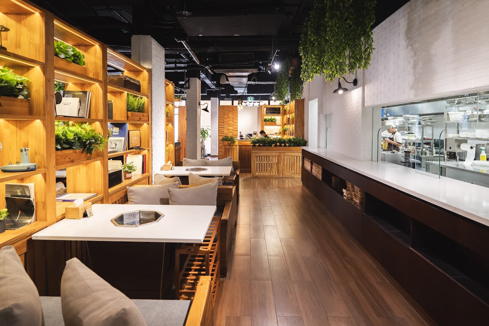 Nine Squares Restaurant(International City Branch) 九宫阁火锅国际城店 - Image 1