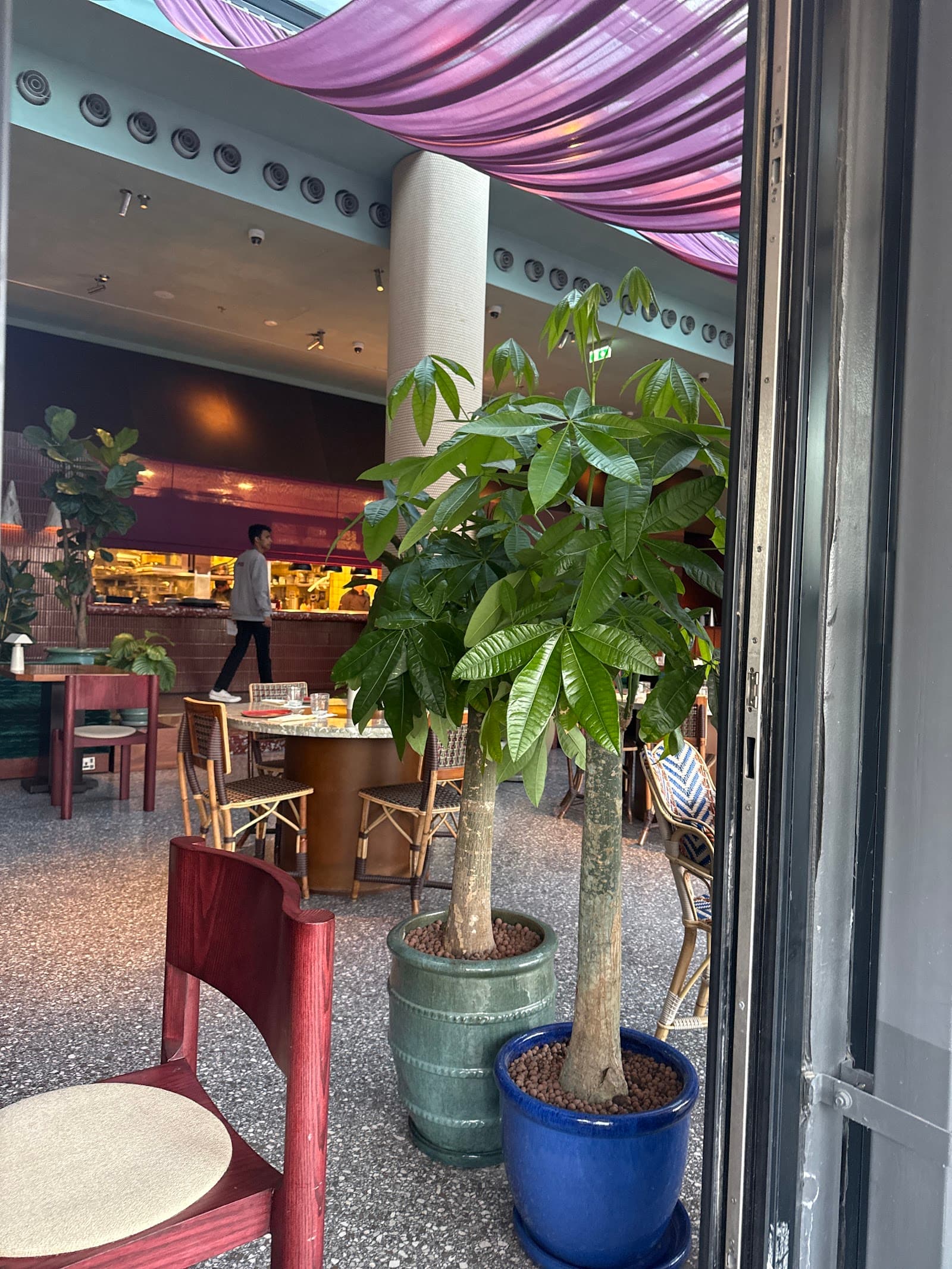 PEOPLE Restaurant - Image 1