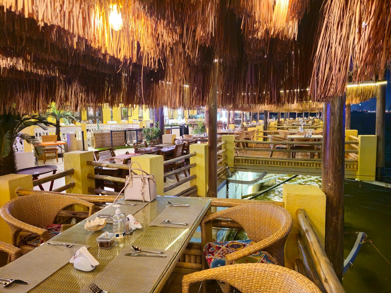 Themar Albahar Restaurant - Dubai - Image 1