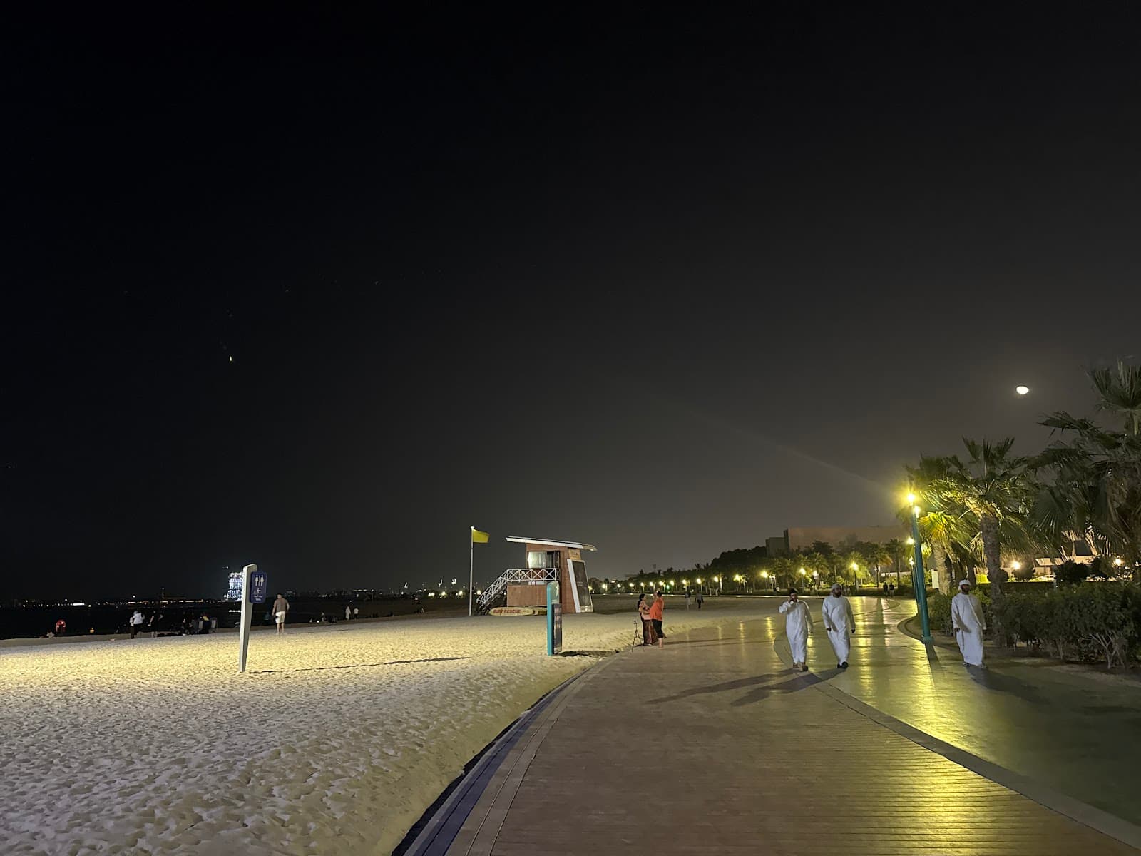 Night Beach 24/7 - Image 1