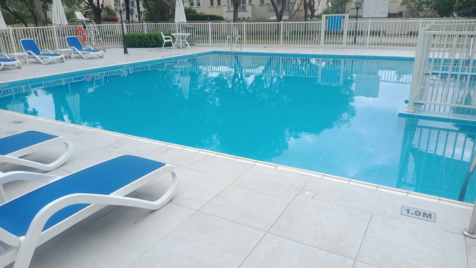 Springs 11 park and pool - Image 1