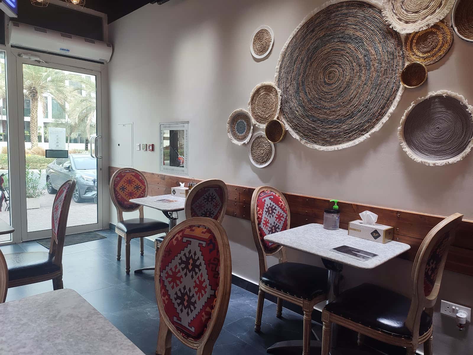 مطعم أبو الحـمُّـــــص - Abu Al Homus Restaurant