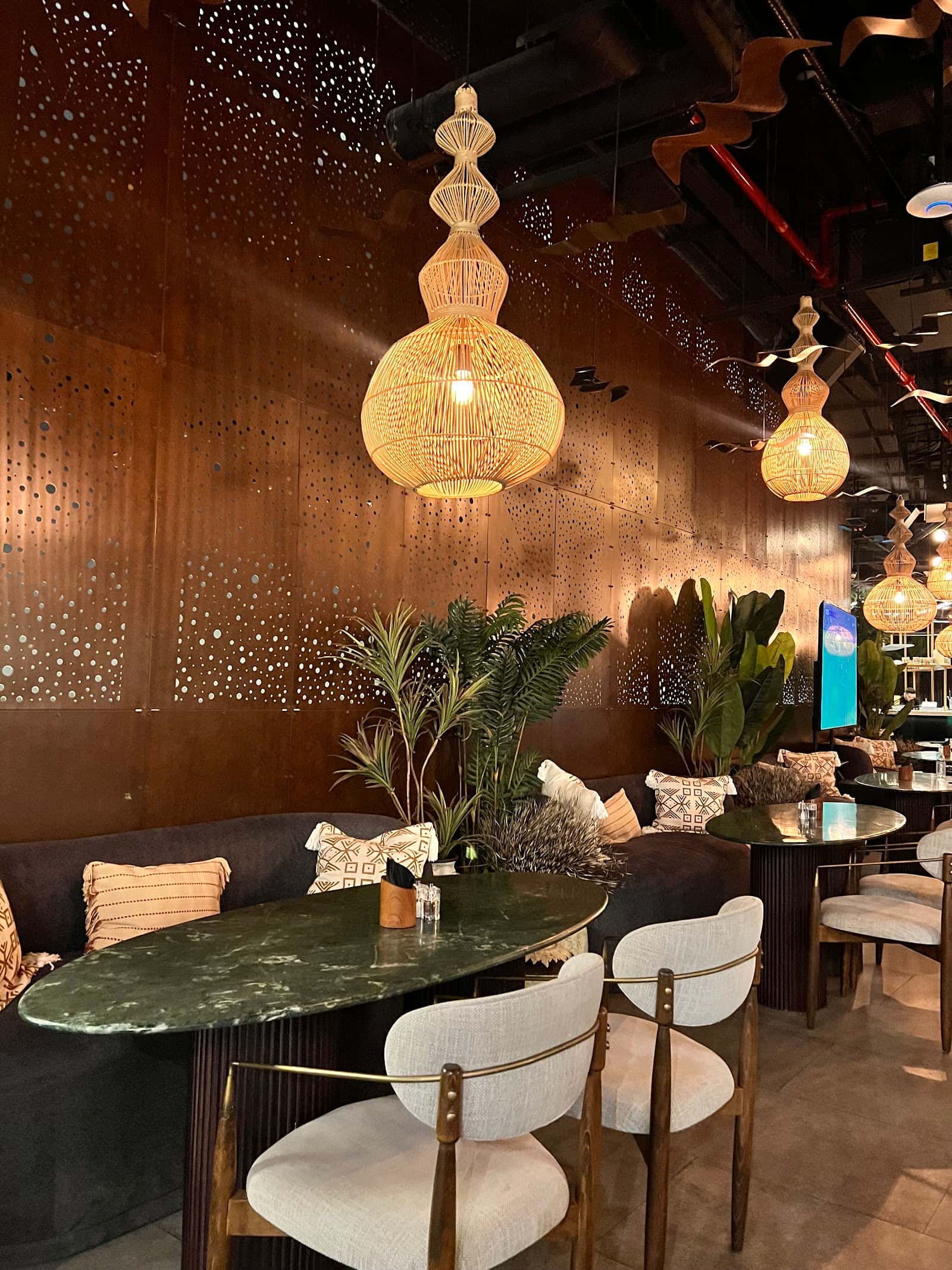 Anzeera Restaurant - Restaurant and Shisha Lounge Business Bay