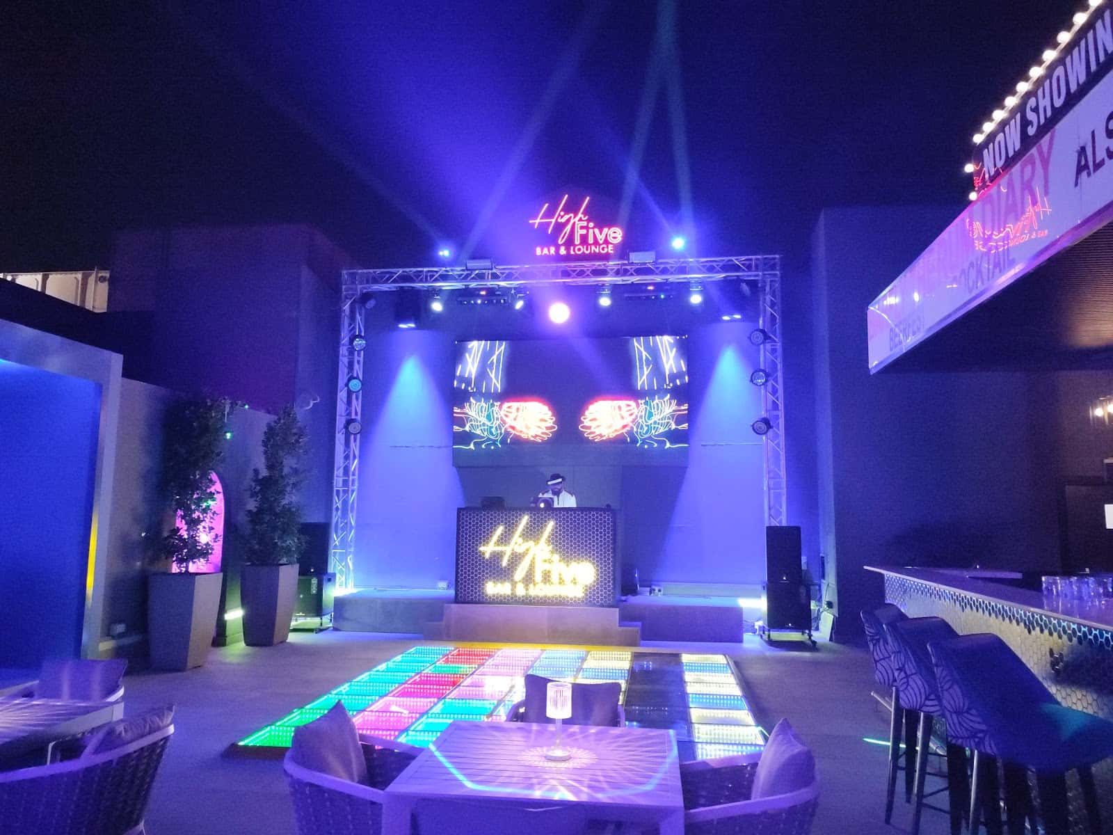 High Five Bar & Lounge