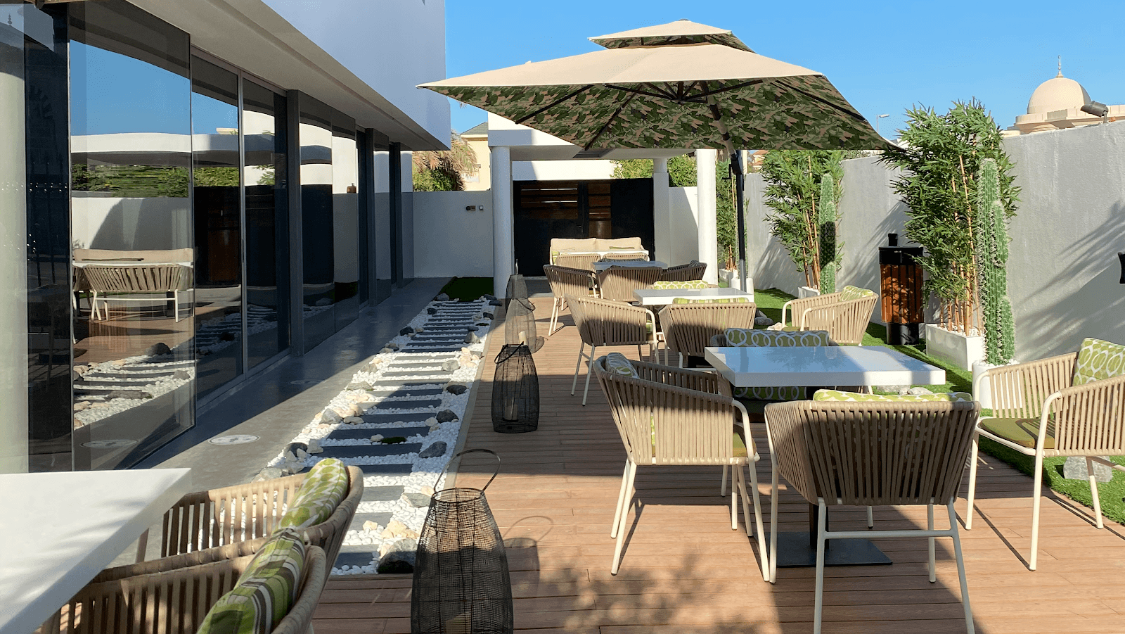 Late Lounge - Image 1