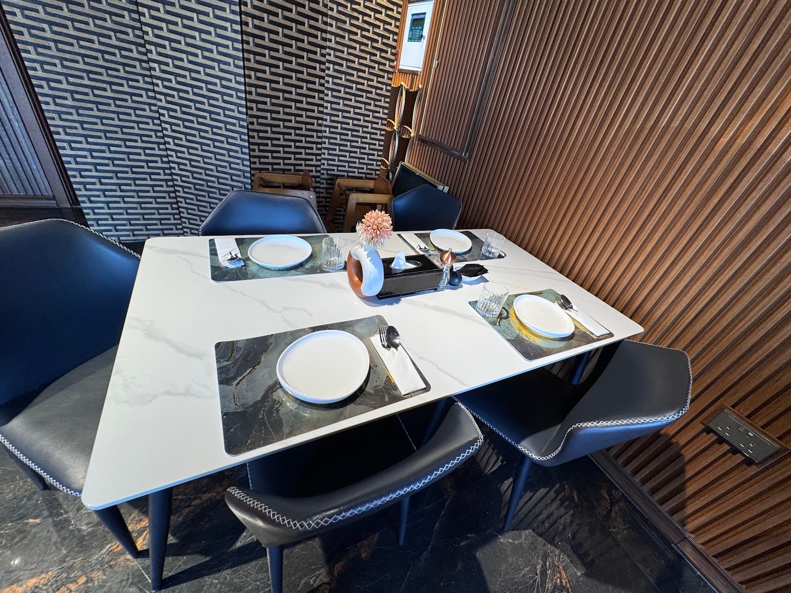 Laziz Persian Restaurant & Catering - Best Iranian Restaurant In Dubai - Image 1