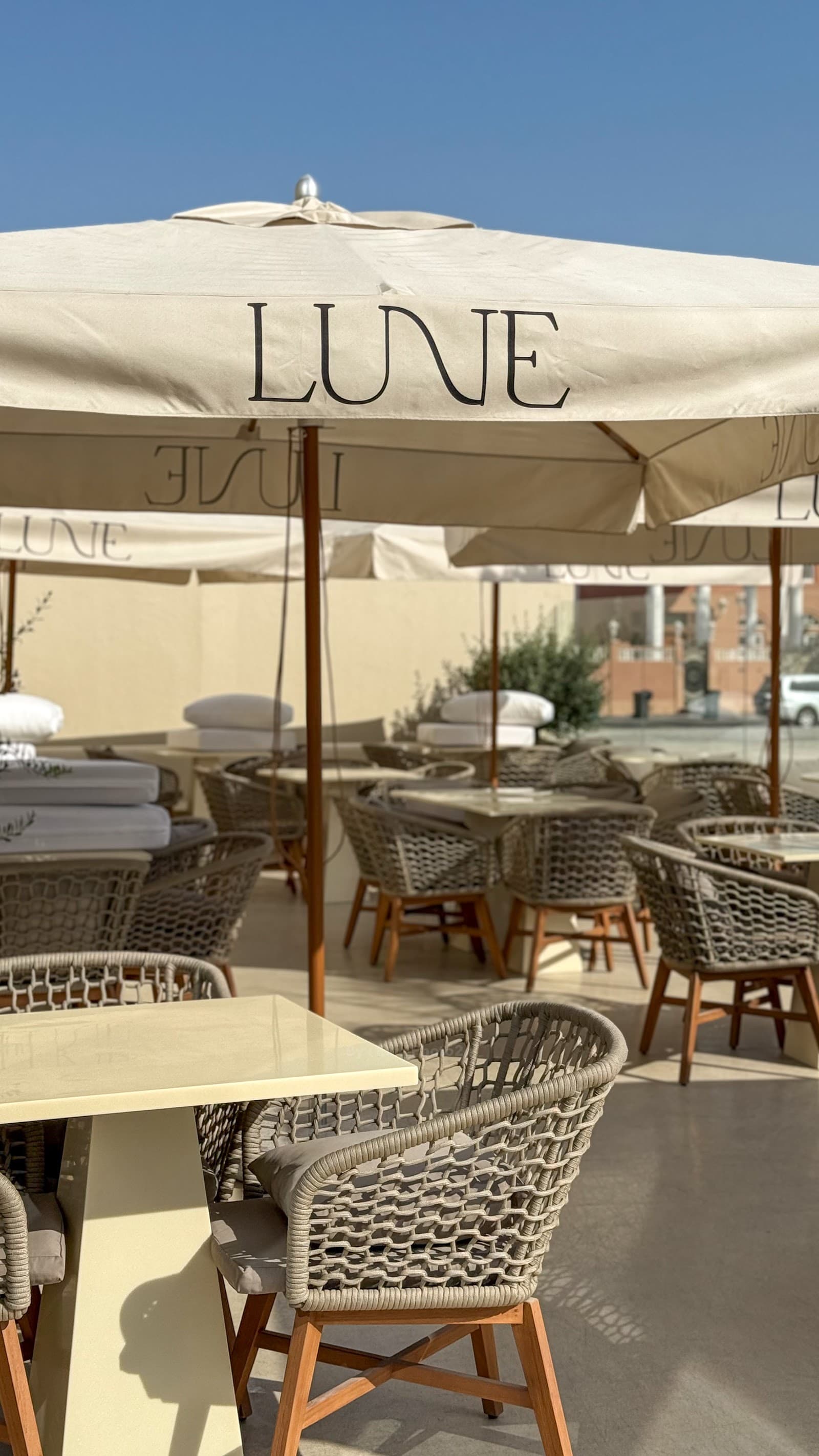 Lune lounge - Image 1
